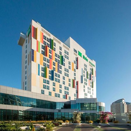 Ibis Styles Manila Araneta City Quezon City Exterior photo