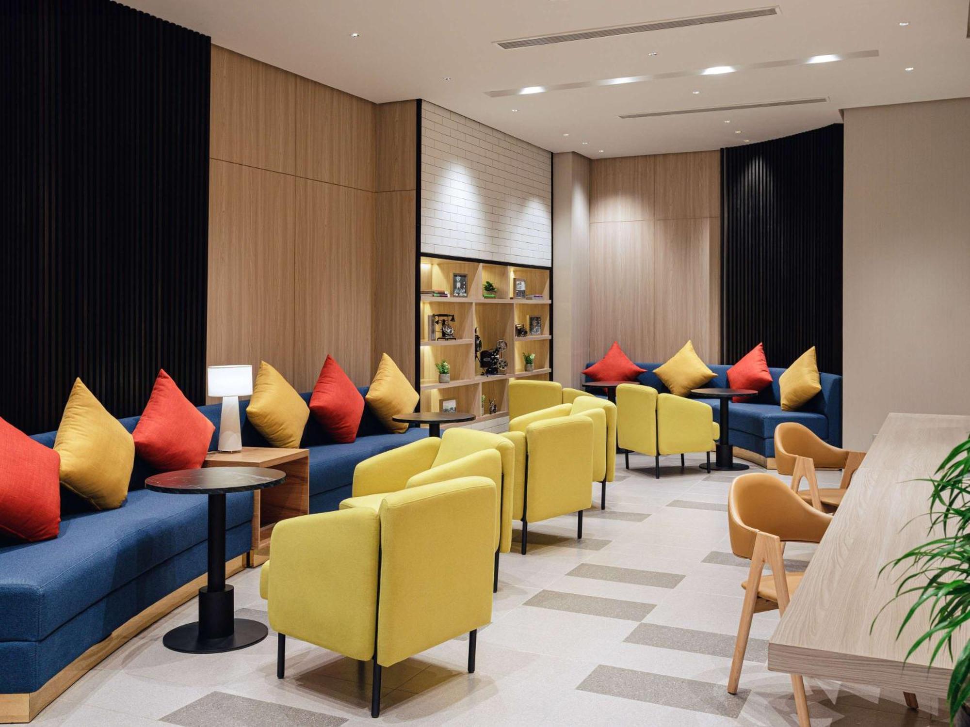 Ibis Styles Manila Araneta City Quezon City Exterior photo